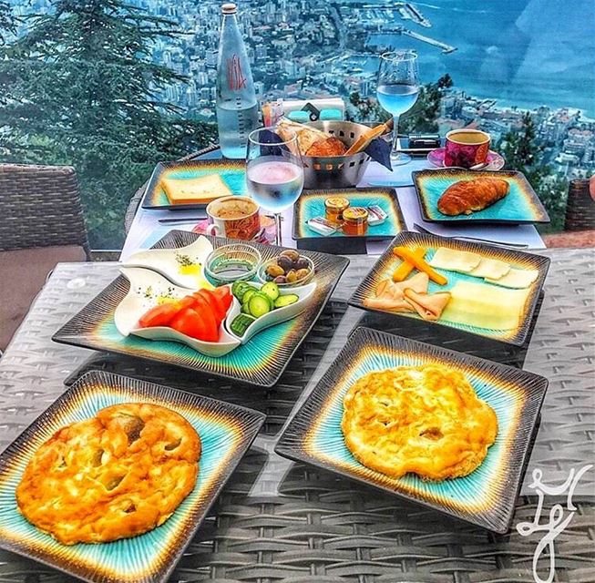 But first,  BreakfastWithAView 😍📷 @m.e.and.y.o.u  MorningGoals ... (The Terrace - Restaurant & Bar Lounge)