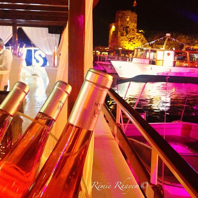 ~ Byblos en blanc et rosé~   vini  fest  wine  byblos @vinifest_lebanon (Port Byblos)