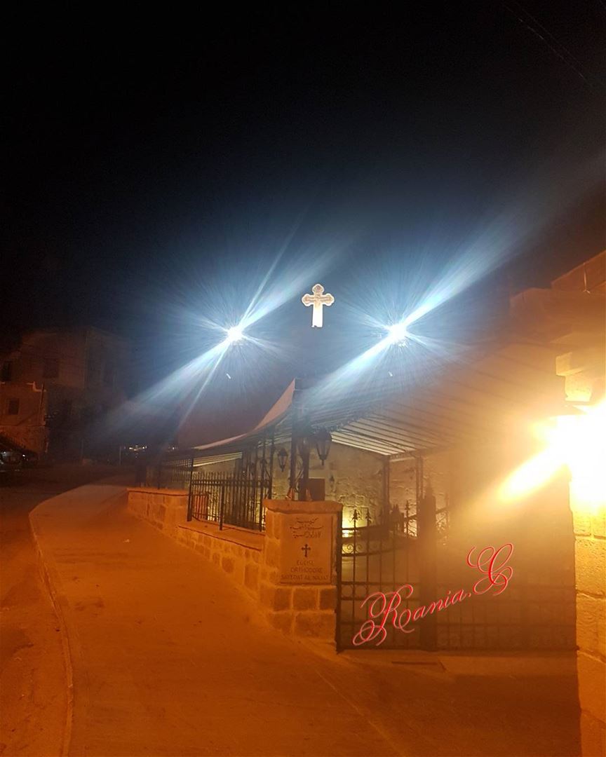  byblosbynight  sayditlnaja  cross  lights  church  livelovelebanon ... (Byblos - Jbeil)