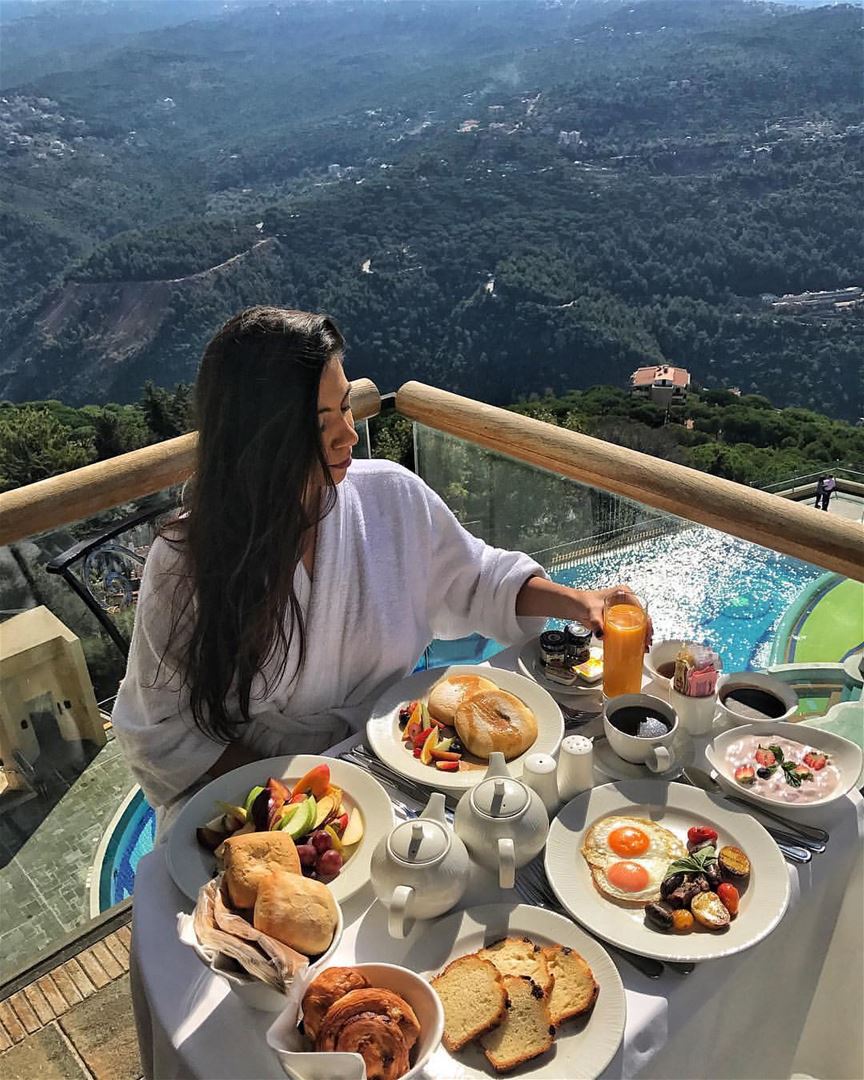 Café da manhã à moda libanesa na maior suíte de hotel do mundo. Foto de @ce (Grand Hills Hotel and Spa Broumana)