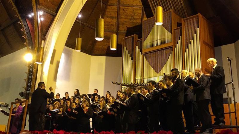 Christmas carols 🎄🎅😍 liveloveaub  aubuniversity  livelovebeirut ... (American University of Beirut (AUB))
