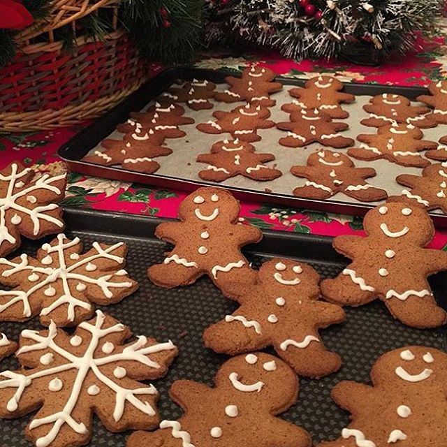 Christmas cookies and happy hearts, this is how the holiday start!!! (Bekfaya)