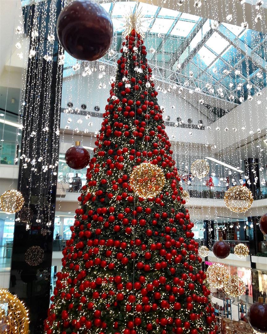  christmas in  lebanon LeMall  Dbayeh @lemall_lb  RoyALKhouryPhotography ... (Le Mall Dbayeh)