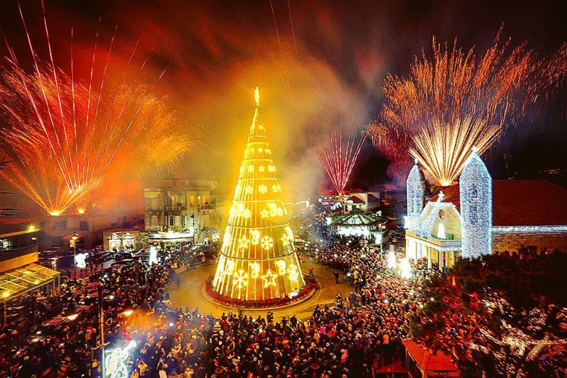 Christmas tree celebration in dhour elshweir- Lebanon by @reuters 🎄 🎉🎊🎇