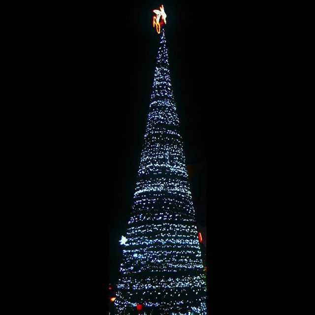  christmas  tree  decoration  zahle  zahleh  livelovezahleh ... (Zahlé, Lebanon)