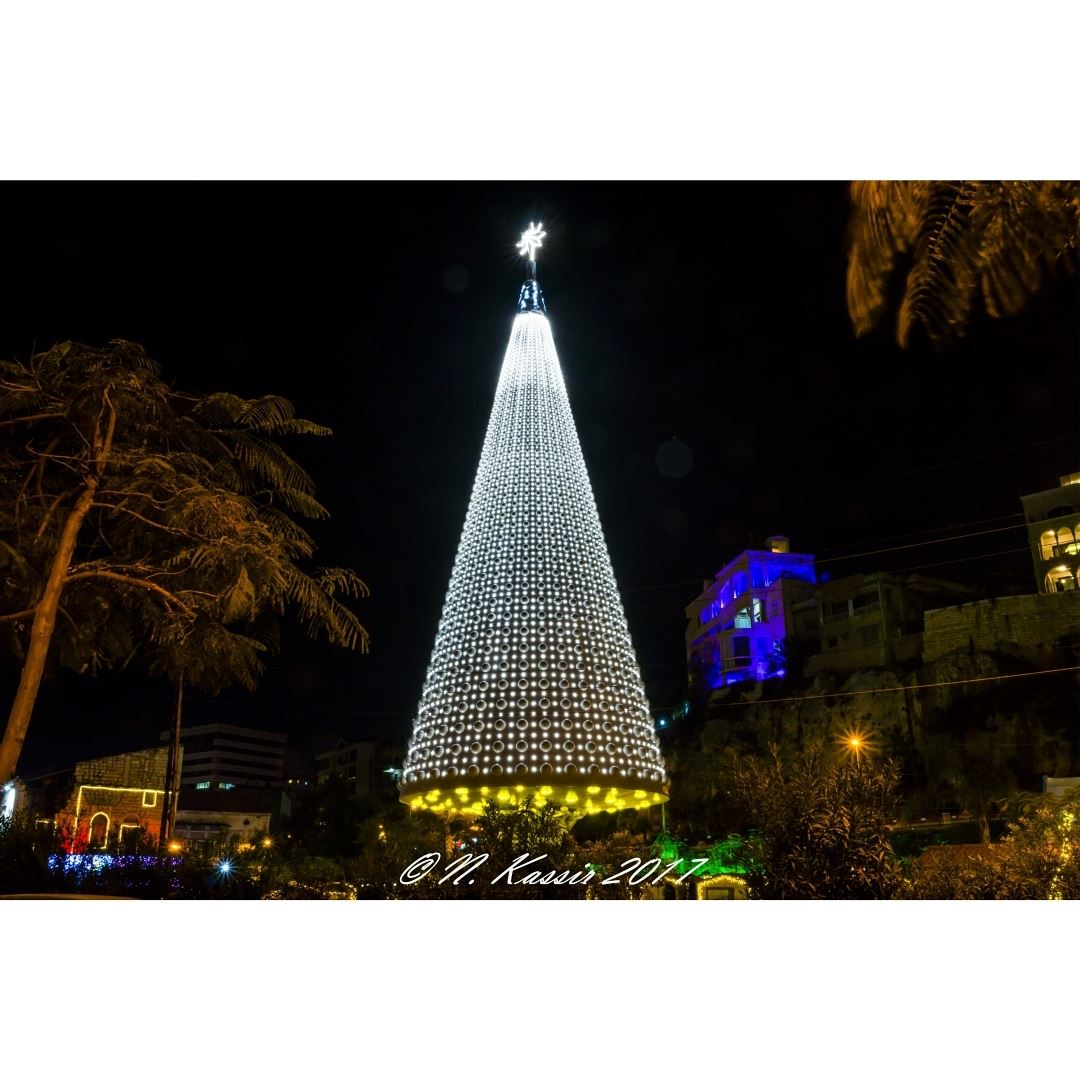  Christmas  tree  jounieh  Lebanon  ig_great_shots_me  bd_shotz ... (Joünié)