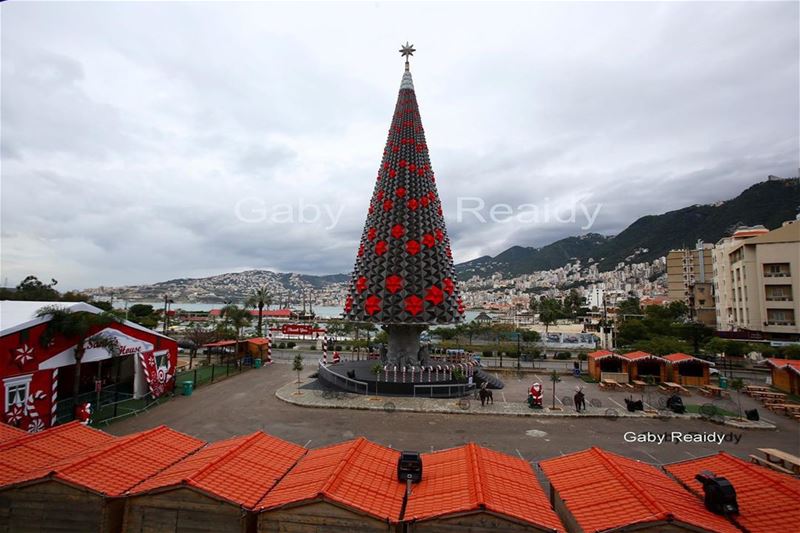  christmas  tree  noel2018  noel  nativite  navida  الميلاد  sapindenoel ... (Jounieh, Liban)