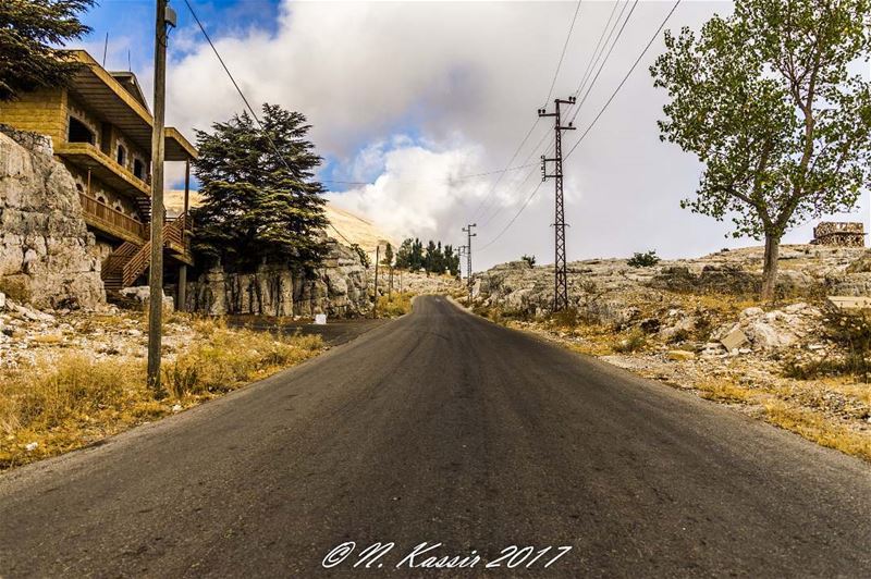  clouds  street  mountain  powerpole  Lebanon  ig_great_shots_me  bd_shotz... (Qanat Bakish, Mont-Liban, Lebanon)