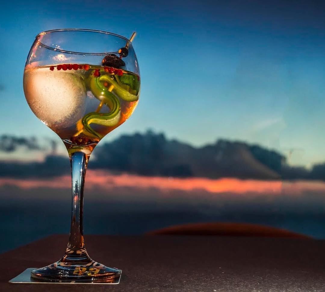 Cocktails and sunsets?  YesPlease! 👌🍹 @chapoba_lb  thurstythursdays ... (Chapô Ba)