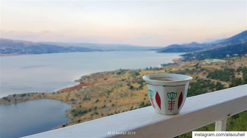 Coffee anyone ? ☕  tb  qaroun  lake  bekaa  coffee  sky  lebanon  river ... (Chalet Du Lac - Sad L Aroon)
