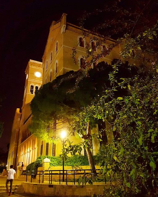 ... College Hall at night...------.. Lebanon_HDR  Ливан  Бейрут ... (American University of Beirut (AUB))