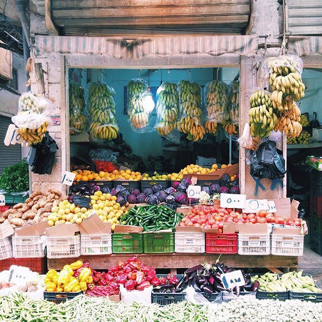 Colorful Sunday morning shopping 🍋🍅🌶🍌🍎🍏🍊🍆 liveauthentic (Burj Hammud)