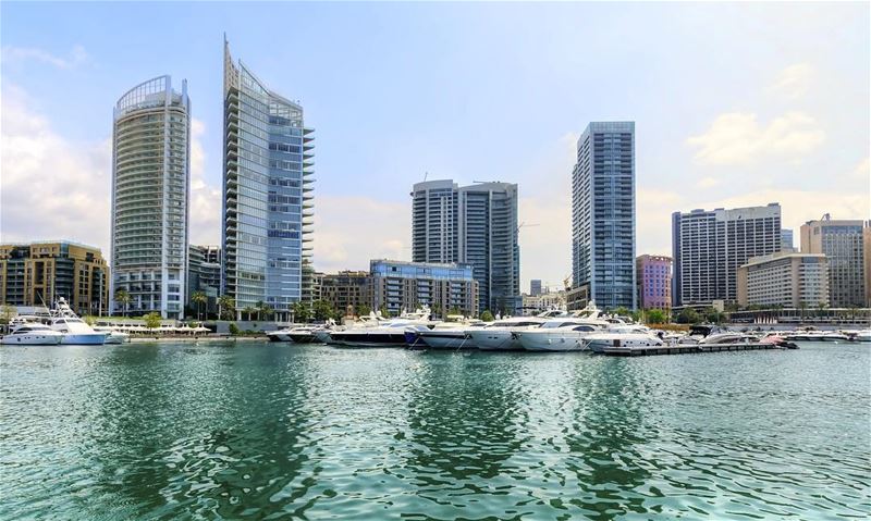 Começando o dia com o moderno skyline de Beirute 🇱🇧 Starting the day... (Zaitunay Bay)