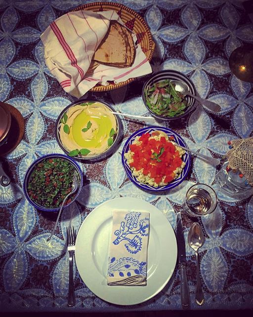 Craving lebanese!  earliertonight  dinner  lebanese  traditional  food ... (Douma, Liban-Nord, Lebanon)