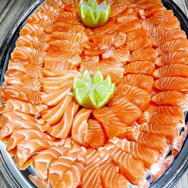 Craving some fresh salmon sashimi right now 👅🙈 . (Le Merou Fish Market)