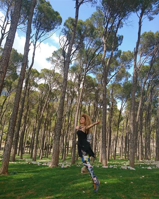 credit to @joellenakad - ~Ballerina in the woods~... todayshike...