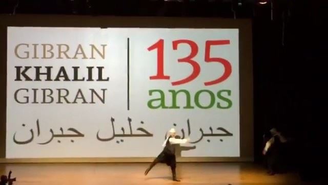 Dabke, dança folclórica libanesa, na celebração dos 135 anos do poeta... (Fiesp)