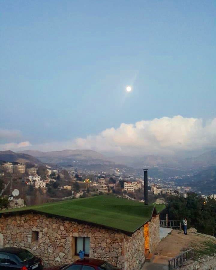 Daylight moon 🌚  newyear  imback ....... newyearseve  mayrouba ... (Mayruba, Mont-Liban, Lebanon)