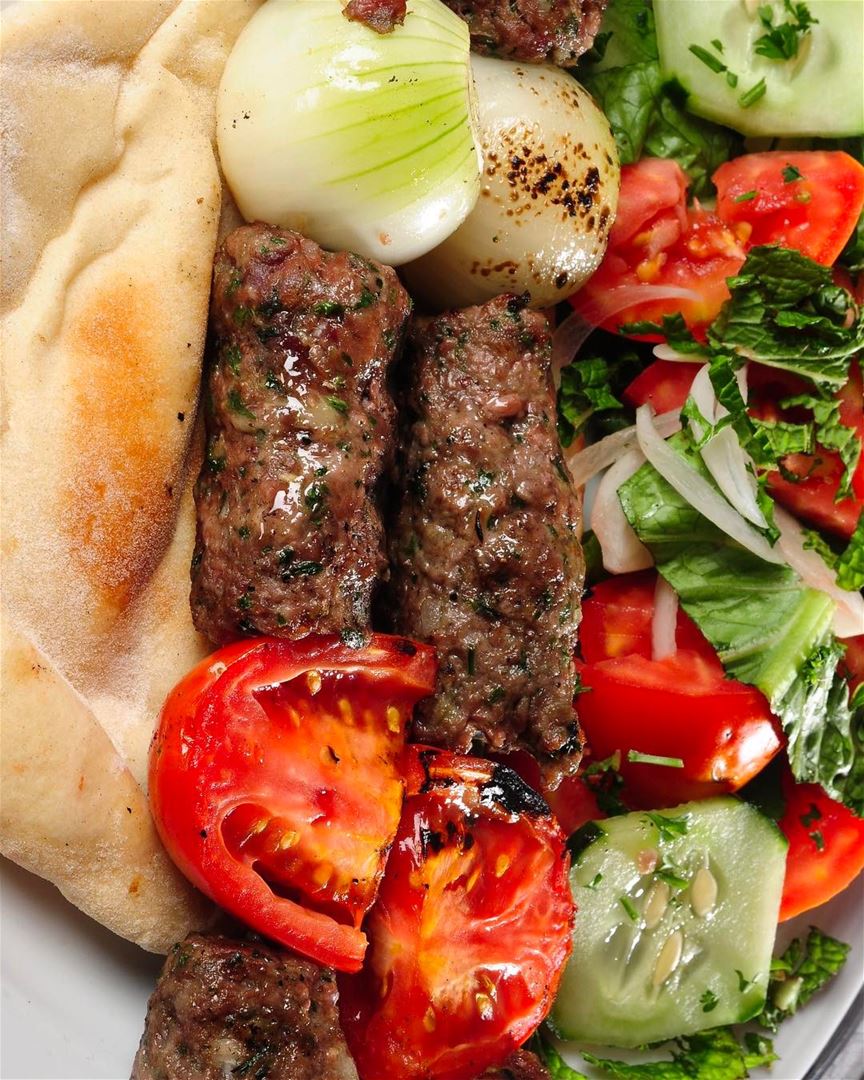 Definitivamente a melhor opção para um almoço libanês típico e colorido 🇱� (Lebanon)
