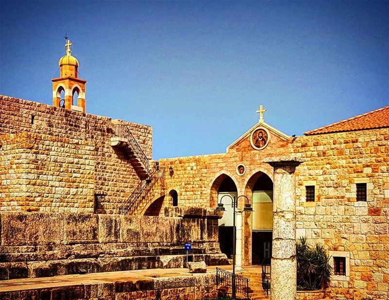  deiralqalaa  historiqueplace  religiousplace   lotsofstories  events  war... (Beit Meri, Mont-Liban, Lebanon)