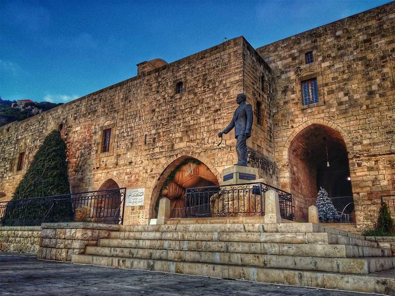  deirelkamar  chouf  mountlebanon  lebanon  castle  museum  statue ... (Deïr El Qamar, Mont-Liban, Lebanon)