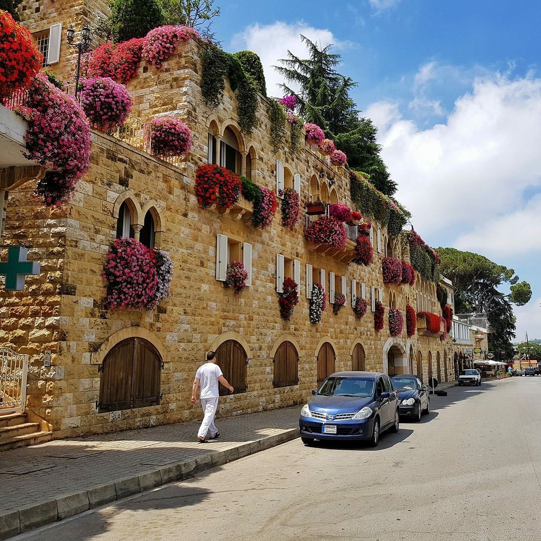 Descobrindo Broummana, uma das cidades mais charmosas e turísticas do... (Broummâna, Mont-Liban, Lebanon)