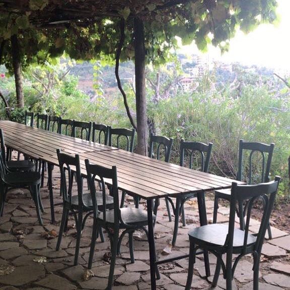 Dining table under a vine-covered pergola 🍃🍇🍃 kulturoscope  culture ... (Bsoûs, Mont-Liban, Lebanon)