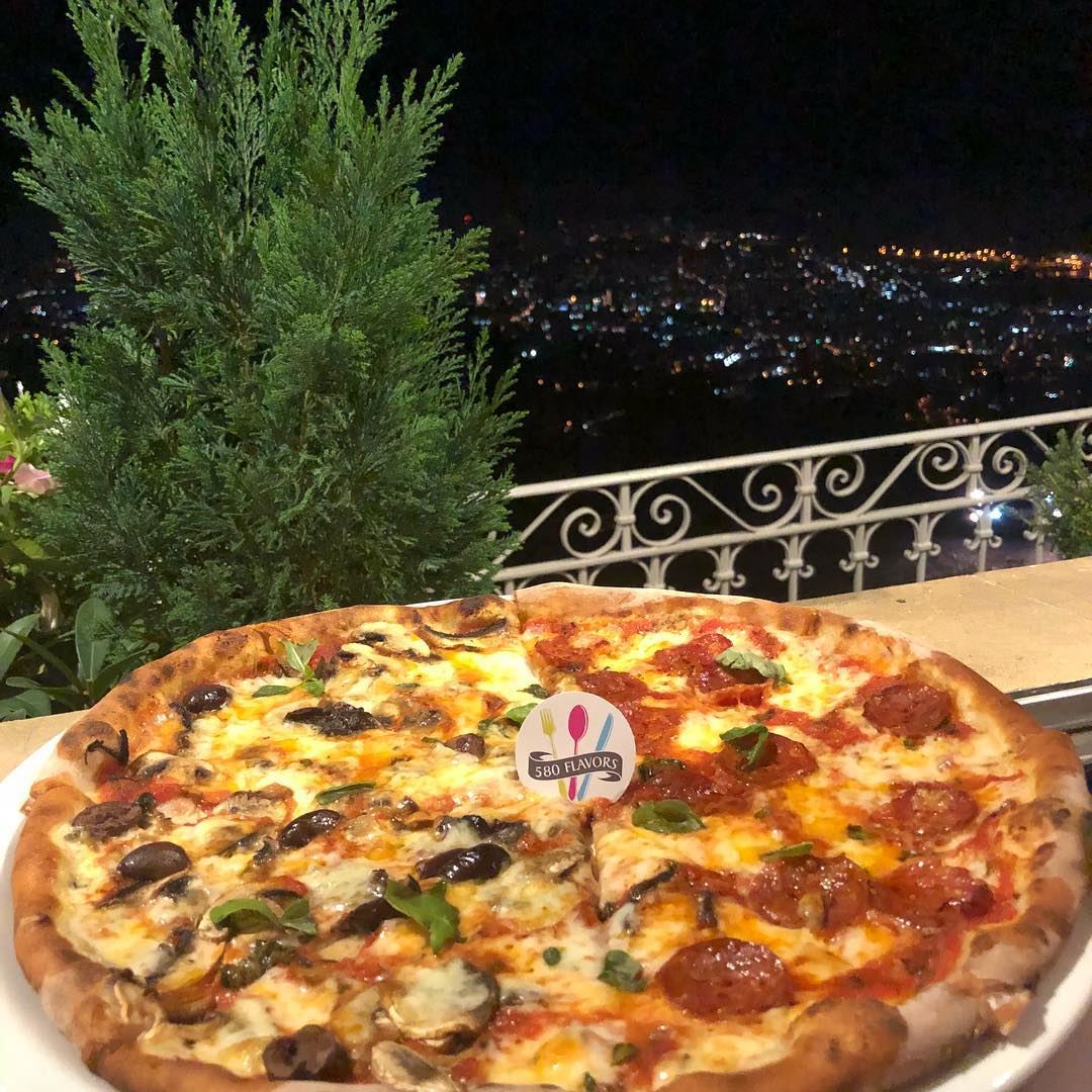 Dinner with a view 😍😍 ty @lescavesdedarazar for this lovely invitation 😍 (Beit Meri, Mont-Liban, Lebanon)