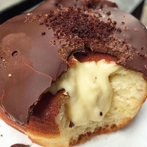 Donut 😳🍩 Look at that generous custard filling! 👅