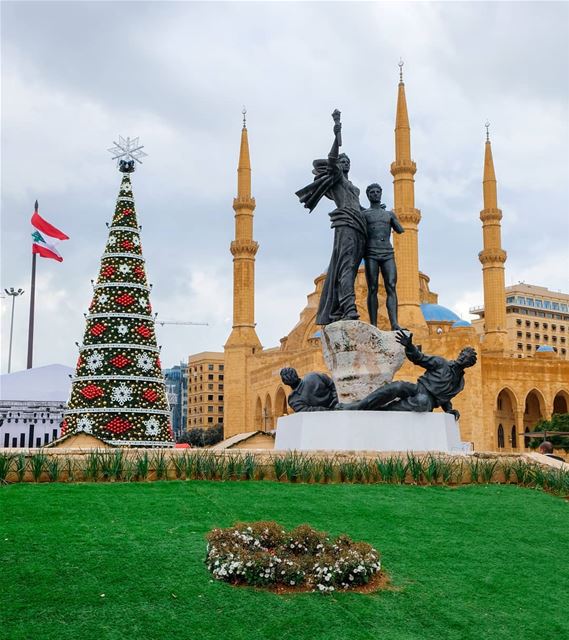 Downtown Christmassy Beirut ... (Beirut, Lebanon)