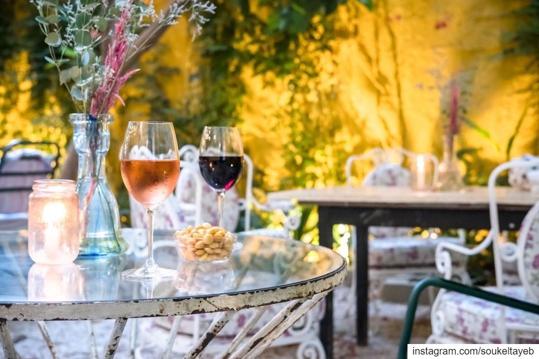 Drinks in the garden of Tawlet El Hamra 🍸🍃...Try our wide wine... (Tawlet El Hamra)