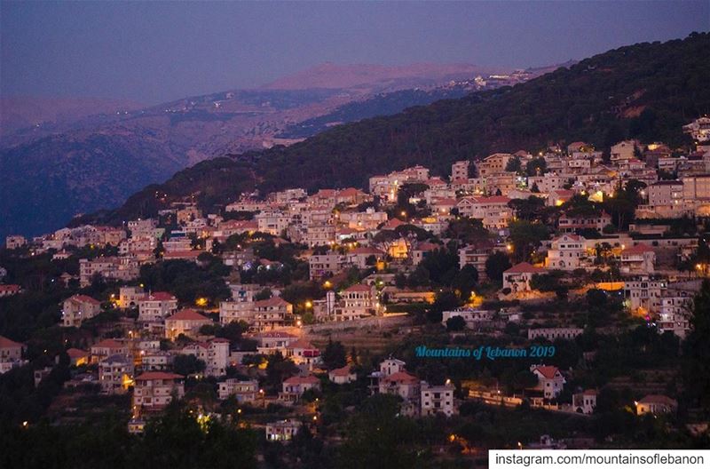 Dusk over the peacfull khonchara village in upper Metn with Mount Sannine... (El Khenchâra, Mont-Liban, Lebanon)