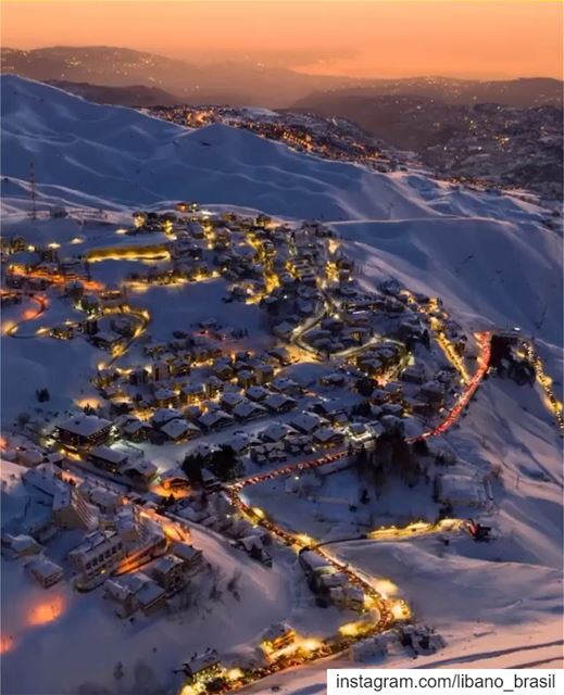 🇱🇧🇧🇷 É tão lindo sobrevoar as estações de esqui do Líbano com Beirute... (Faraya, Mont-Liban, Lebanon)