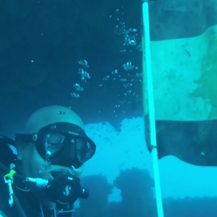 Egyptian diver @h.lotfy08 finds Lebanese flag on Alice B shipwreck 38...