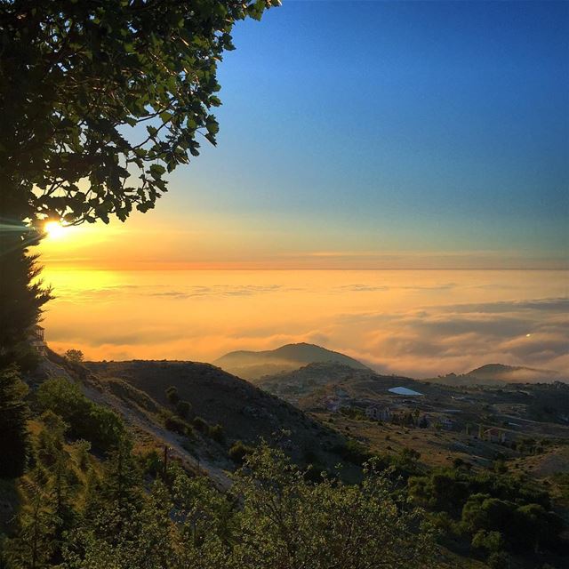  ehden  liban  sunset  photo  picoftheday  nofilterneeded  chillin ... (Ehden, Lebanon)