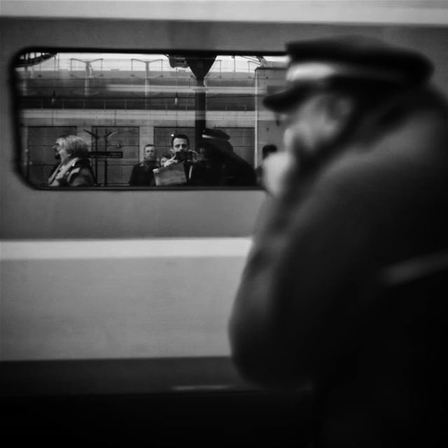 El tren -  ichalhoub in  Brussels  Belgium shooting with a mobile phone.....