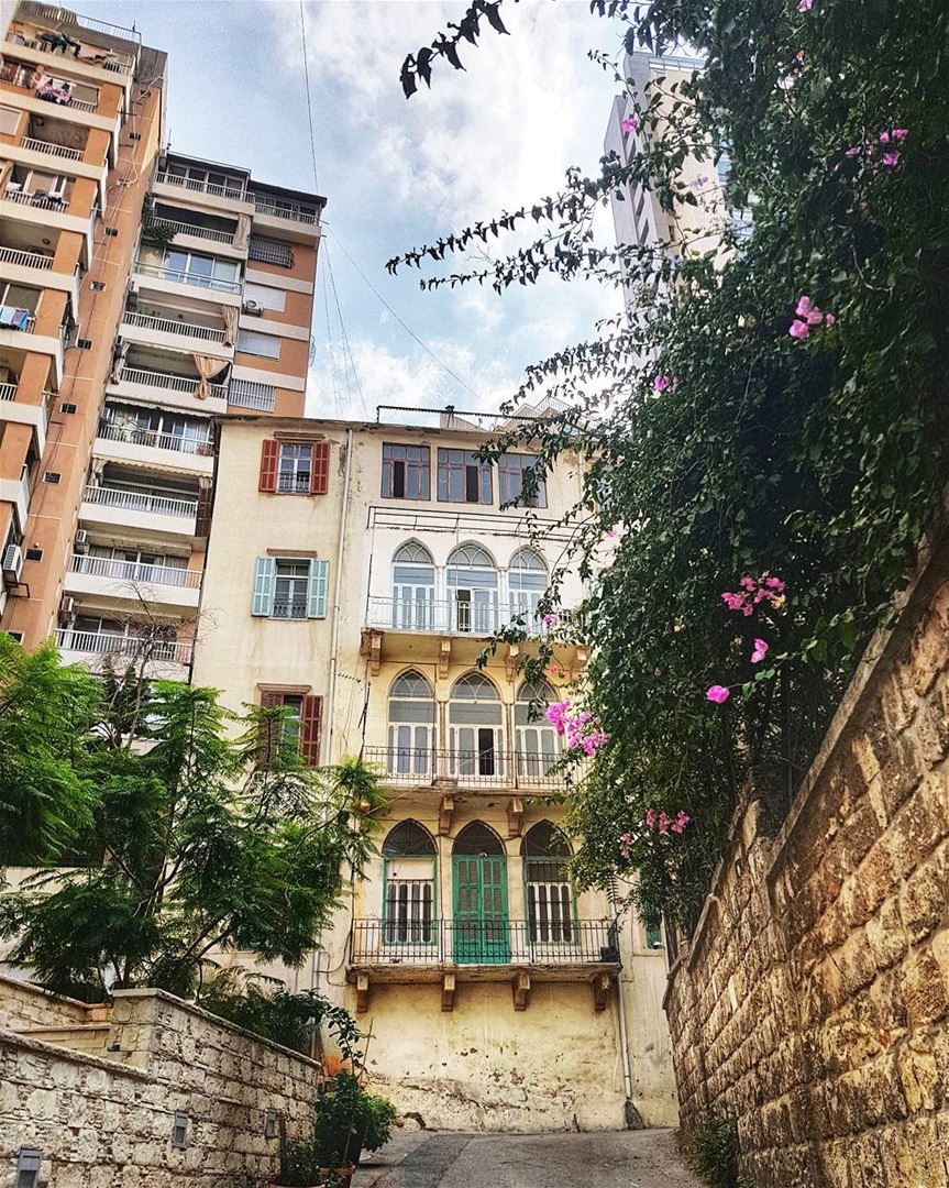 EN⬇️ Наши с подругой прогулки по Бейруту можно смело опубликовать  сборнико (Beirut, Lebanon)