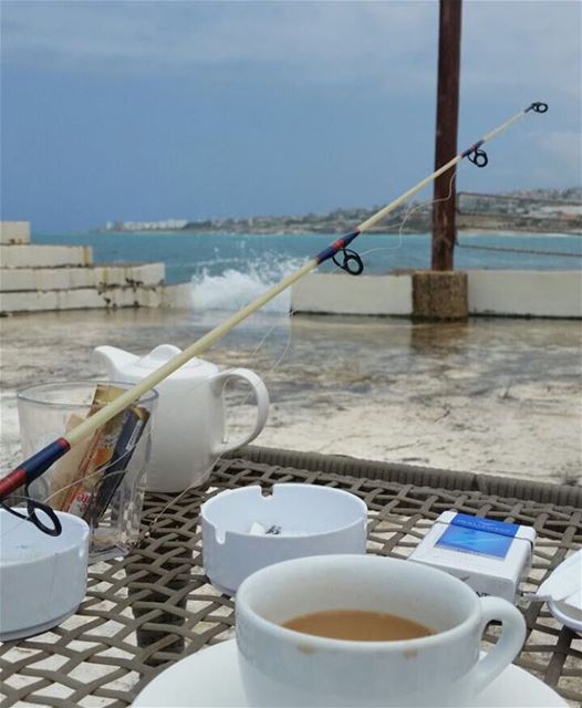 Enjoying the afternoon: a beautiful view, a cup of coffee and fishing.... (Al Marsa - Byblos Sur Mer)