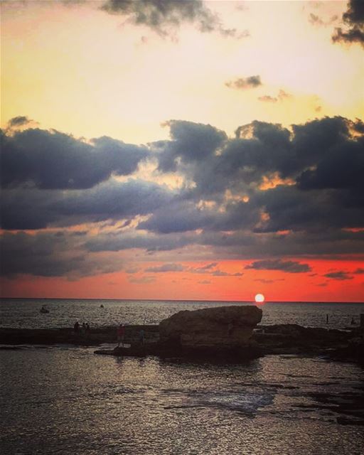 Enjoying the sunset @raysbatroun 😍 lebanon  batroun  raysbatroun  sunset... (RAY's Batroun)
