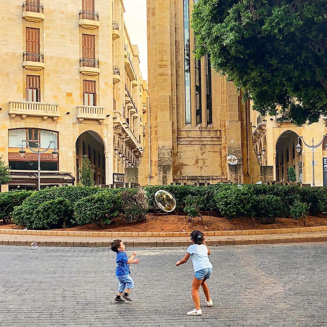 Ephémère::::::::::::::::::::::::::::::::::::::::::::: children  playing ... (Downtown Beirut)
