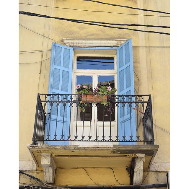 Even the smallest balconies are enough to make our facades prettier 💙 🌺🌿 liveauthentic (Achrafieh, Lebanon)