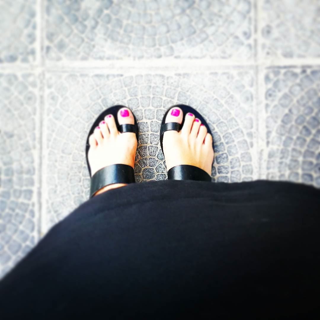  feet  toes  nailpolish  happyfeet  colors  pink  brightpink  black  shoes...