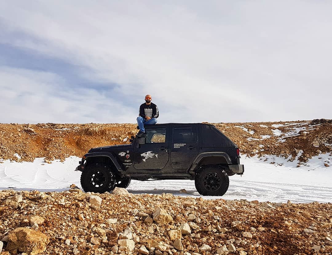 Fisrt snow of the season ❄ jeeper  happy  jeep  wrangler  jk  jku  snow ... (القرنة السودة)