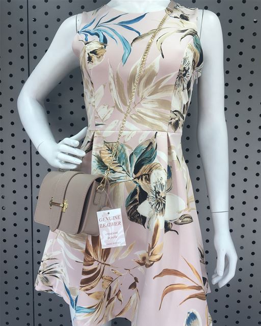 Floral dress to cool off on a hot dayDailySketchLook 238 shopping ... (Er Râbié, Mont-Liban, Lebanon)