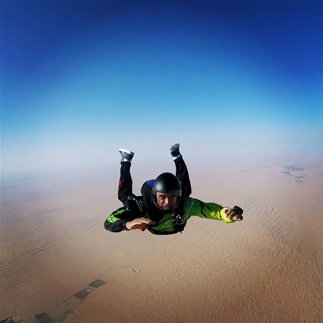 Free falling...  livelovebeirut  livelovedubai  skydiving  skysports ... (Skydive Dubai Desert Campus)