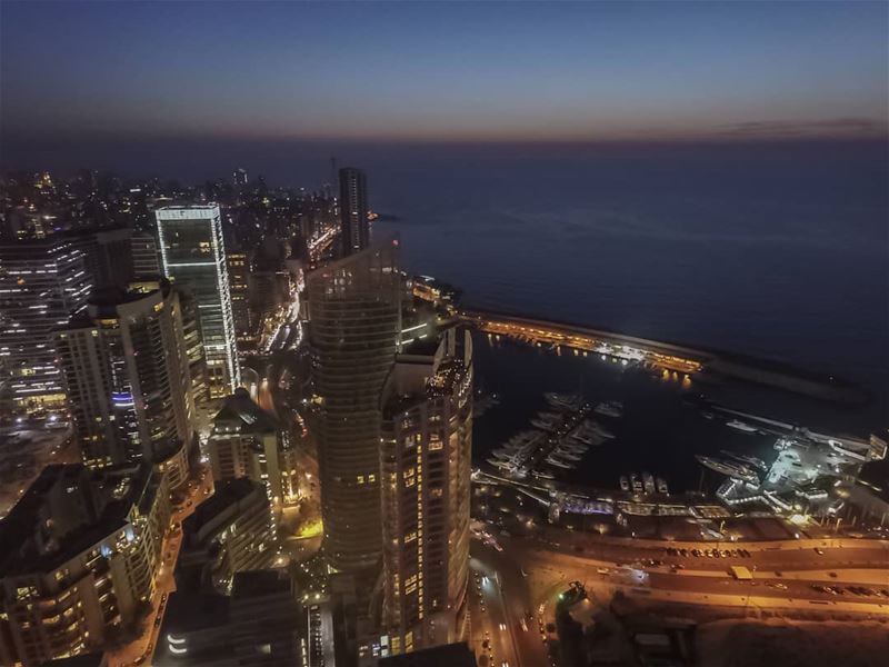 Fresh nights at altitude 🌃Fourseasons  Beirut ⭐⭐⭐⭐⭐.-------------------- (Four Seasons Hotel Beirut)