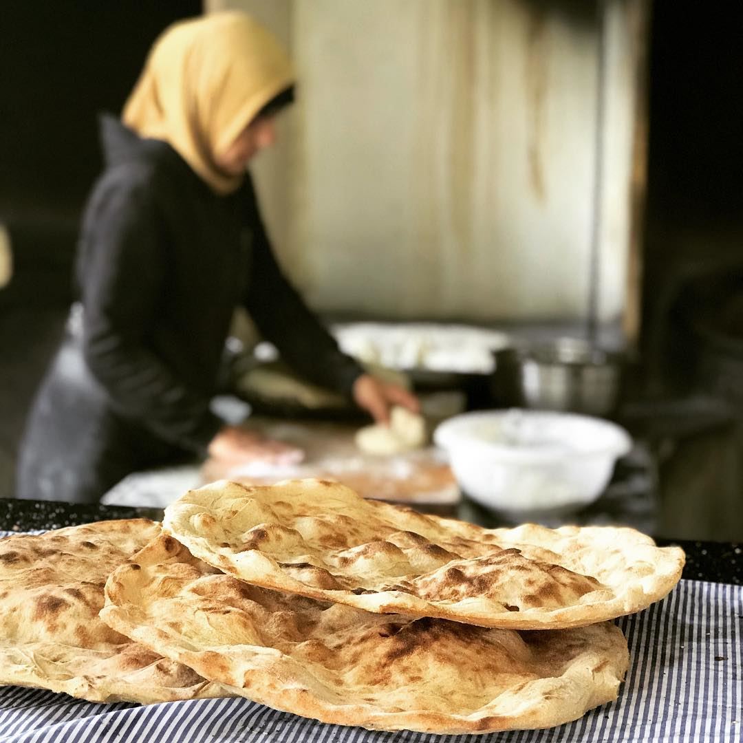  freshly  baked  Tannour  bread for an  authentic  lebanese  traditional ...