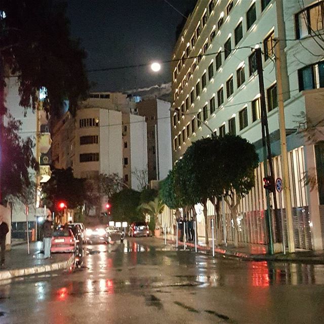 Full moon shines in Beirut's sky...🌚 .... .............. (Beirut, Lebanon)