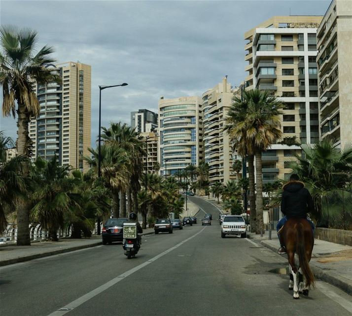 Galloping in the city... galloping  inthecity  lebanon  surprise ... (Beirut, Lebanon)