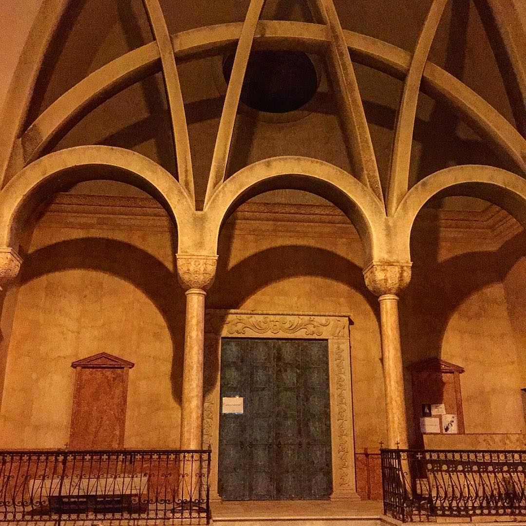  Gemmayze by  night !  architecture  church  architecturelovers ... (Beirut, Lebanon)